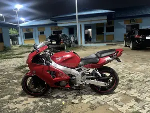 Kawasaki Ninja ZX6R 2000 Red