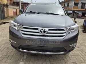 Toyota Highlander 2.7L 2WD 2013 Gray