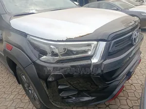 New Toyota Hilux 2025 Black