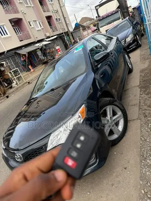 Toyota Camry SE 4dr Sedan (2.5L 4cyl 6A) 2013 Blue