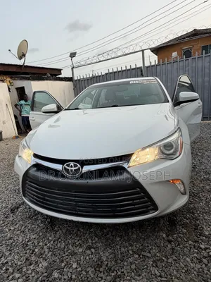 Toyota Camry XLE 4dr Sedan (2.5L 4cyl 6A) 2016 White