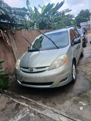 Toyota Sienna LE 2008 Green