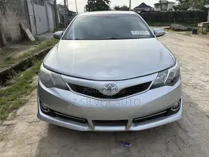 Toyota Camry SE V6 4dr Sedan (3.5L 6cyl 6A) 2013 Silver