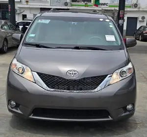 Toyota Sienna XLE FWD 8-Passenger 2013 Gray