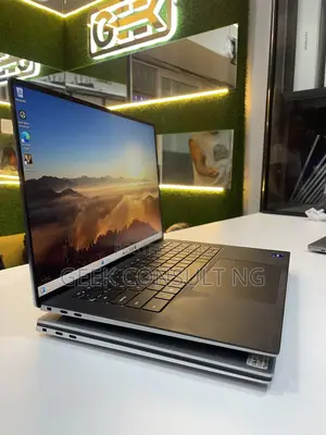 Laptop Dell Precision 5560 32GB Intel Core i7 SSD 512GB