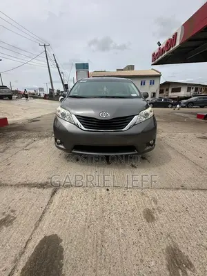 Toyota Sienna LE 8 Passenger 2011 Gray