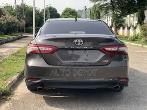 Toyota Camry XLE V6 FWD (3.5L 6cyl 8AM) 2018 Gray
