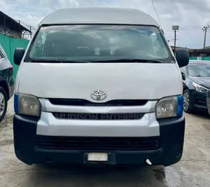 Toyota HiAce 2022 White
