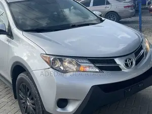 Toyota RAV4 LE 4dr SUV (2.5L 4cyl 6A) 2014 Silver