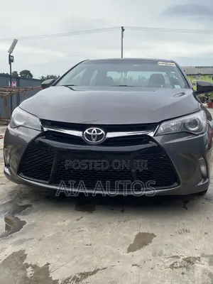 Toyota Camry SE 4dr Sedan (2.5L 4cyl 6A) 2017 Gray
