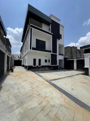 5bdrm Duplex in Ochacho, Life Camp for sale