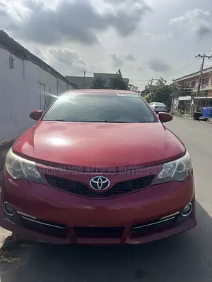 Toyota Camry SE 4dr Sedan (2.5L 4cyl 6A) 2014 Red