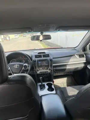 Toyota Camry SE 4dr Sedan (2.5L 4cyl 6A) 2014 Red