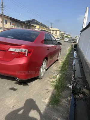 Toyota Camry SE 4dr Sedan (2.5L 4cyl 6A) 2014 Red