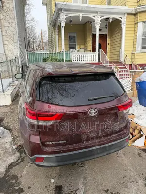 Toyota Highlander LE 4x2 (2.7L 4cyl 6A) 2018 Maroon