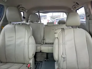 Toyota Sienna 2012 Gold