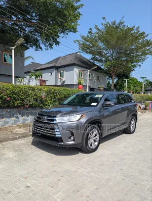 Toyota Highlander LE 4dr SUV AWD (3.5L 6cyl 6A) 2015 Brown