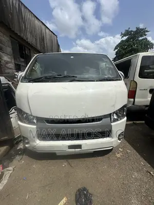 Toyota HiAce 2010 White