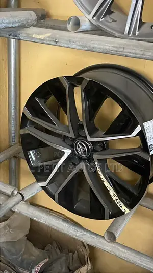 Size 17 Rim for Toyota Camry Lexus Car 350