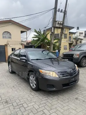 Toyota Camry LE 4dr Sedan (2.5L 4cyl 6A) 2011 Gray