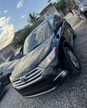 Toyota Highlander Plus 3.5L 4WD 2013 Black