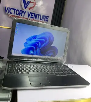 Laptop Dell Latitude 5530 4GB Intel Core i5 HDD 250GB