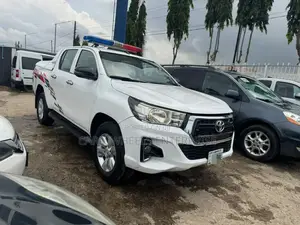 Toyota Hilux 2020 White
