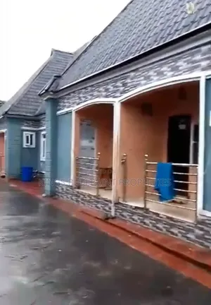 2bdrm Bungalow in Ughoton, Warri for sale