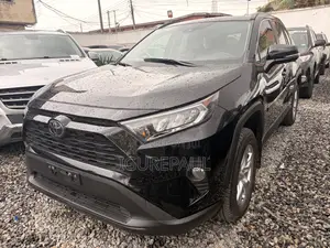 Toyota RAV4 XLE AWD 2020 Black