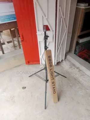 Light Tripod Stand 8806