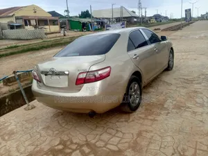 Toyota Camry LE 4dr Sedan (2.4L 4cyl 5A) 2009 Gold