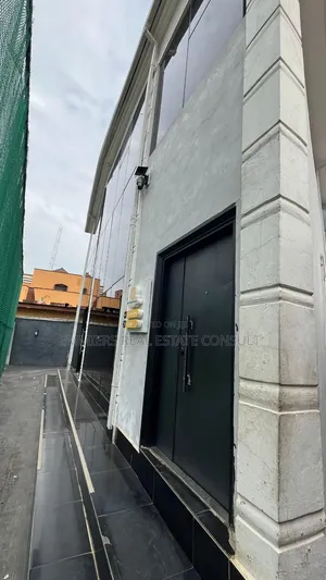 A Well Positioned Restaurant Space Suitable for High-End Dining Lounge