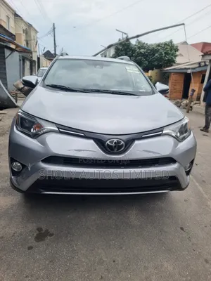 Toyota RAV4 XLE 4dr SUV (2.5L 4cyl 6A) 2018 Silver