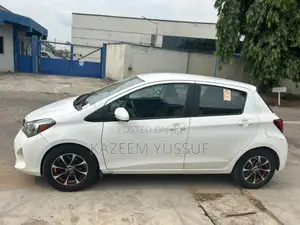 Toyota Yaris SE Hatchback 5dr 2015 White