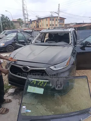 Toyota Highlander 2019/2020 Windscreen Glass Available Installed