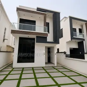 Premium Green Turf for Compound Beautification