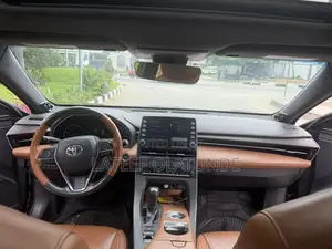 Toyota Avalon Limited FWD Sedan (3.5L V6 8A) 2019 Brown