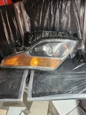 Headlights Ford Explorer 2014
