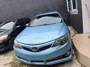 Toyota Camry SE 4dr Sedan (2.5L 4cyl 6A) 2013 Blue