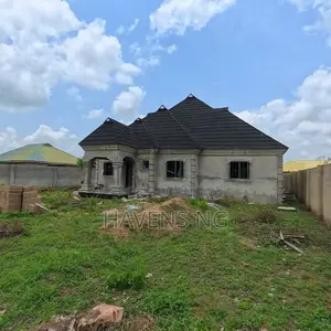 3bdrm Bungalow in Obafemi-Owode for sale