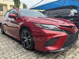 Toyota Camry SE 2021 Red