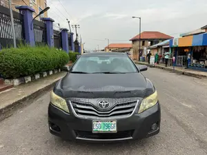Toyota Camry LE 4dr Sedan (2.5L 4cyl 6AM) 2010 Gray