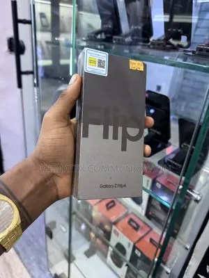 New Samsung Galaxy Z Flip4 256 GB Purple