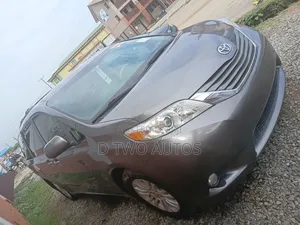 Toyota Sienna XLE 7 Passenger Mobility 2012 Gray