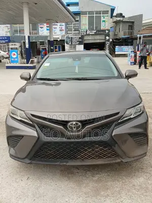 Toyota Camry SE FWD (2.5L 4cyl 8AM) 2018 Gray