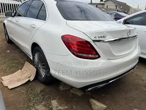 Mercedes-Benz C300 Luxury 4dr AWD 4Matic Sedan (2.0L 4cyl 7A) 2015
