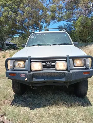 Toyota Hilux 1998 White