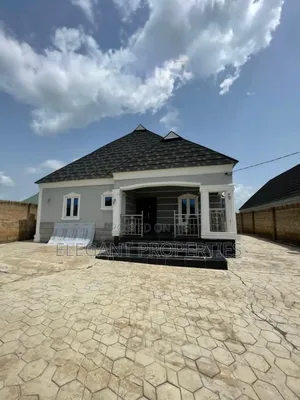 3bdrm Bungalow in At Ilupeju Area, Osogbo for sale