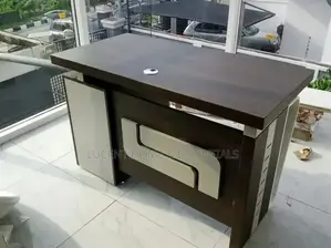Luxury Executive Office Desk – Modern Compact Managerial Workstation