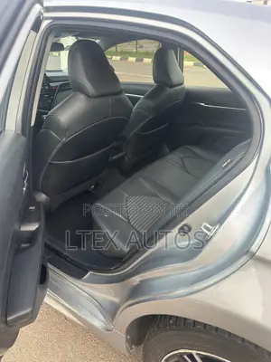 Toyota Camry SE 2021 Silver